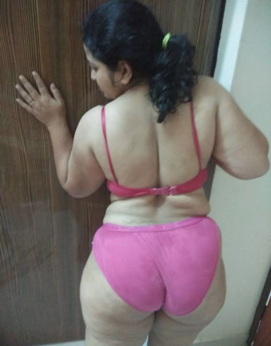 GadryaiPunjaban's tweet photo. अमीरी से तो सिर्फ पेट भरता है लेकिन जो ये वासना की प्यास है इससे बजाने वाला अमीर हो या गरीब फरक नहीं पड़ता , इसलिए बड़े घर की औरते संकोच नहीं करती बिस्तर पे अमीर/गरीब का #Musalled https://t.co/1LrsKA9QAZ