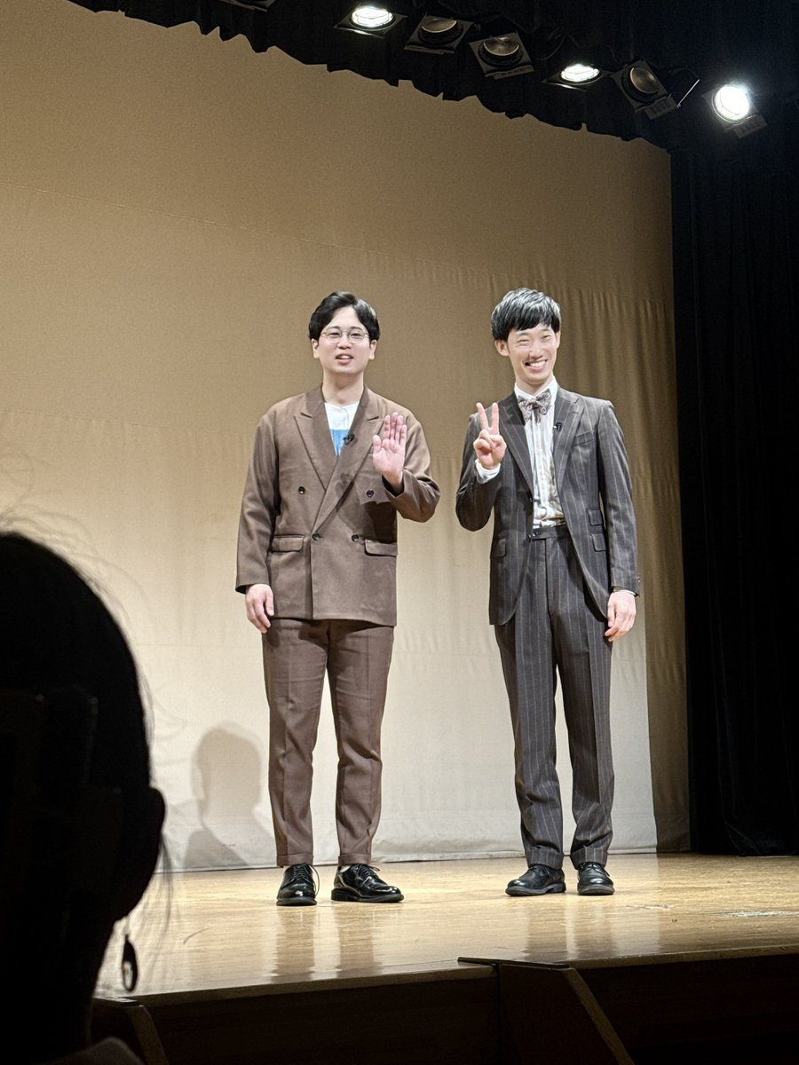 KUR0SE's tweet photo. ひー緊張したー！ #ns954
銀婚式だから競馬コーナーに参加してみたら、昨日まんじゅう竹内さんの漫談を見に行ったことが爆笑問題のおふたりに伝わってた😂
「江戸のすきま風」という毎月開催されている漫談ライブです
毎回違うゲストで、昨日はミカボ土屋さんでした https://t.co/klZJo3lcyh