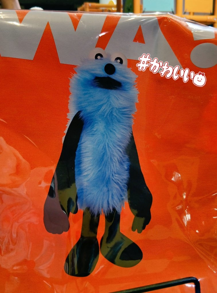 liebesruf's tweet photo. やっぱりテンションあがって控えめにして3000円越えましたねぇ💧
ディスプレイみたら可愛くてかってまう。あとファンファンもゲット！
Tシャツはほぼなかったね。タオルとかもほしかったけど、また今度！
#スンスンポップアップ
#スン活 https://t.co/5Xdvzg2h8N