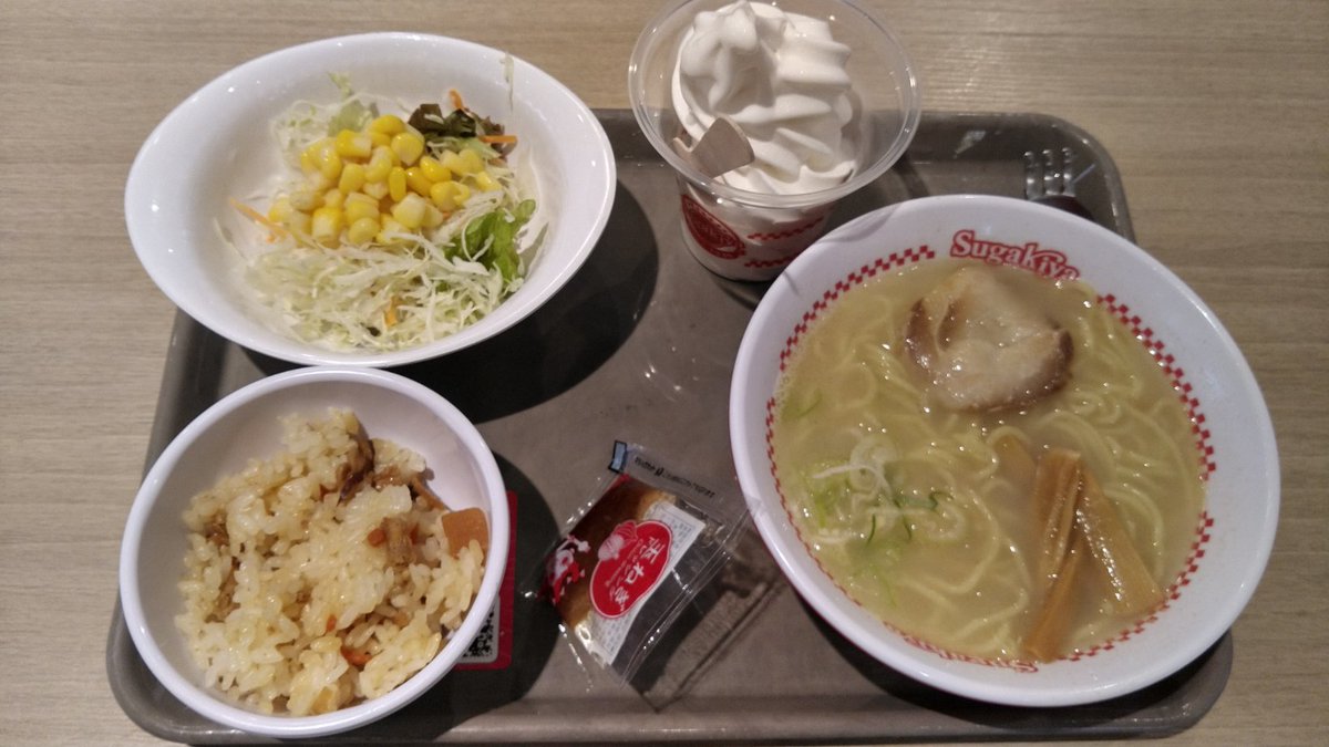 Robson_1915's tweet photo. ワイレベルになると大阪にあるスガキヤでミニセットを気軽に注文できるからな。 https://t.co/81LPLsmq97
