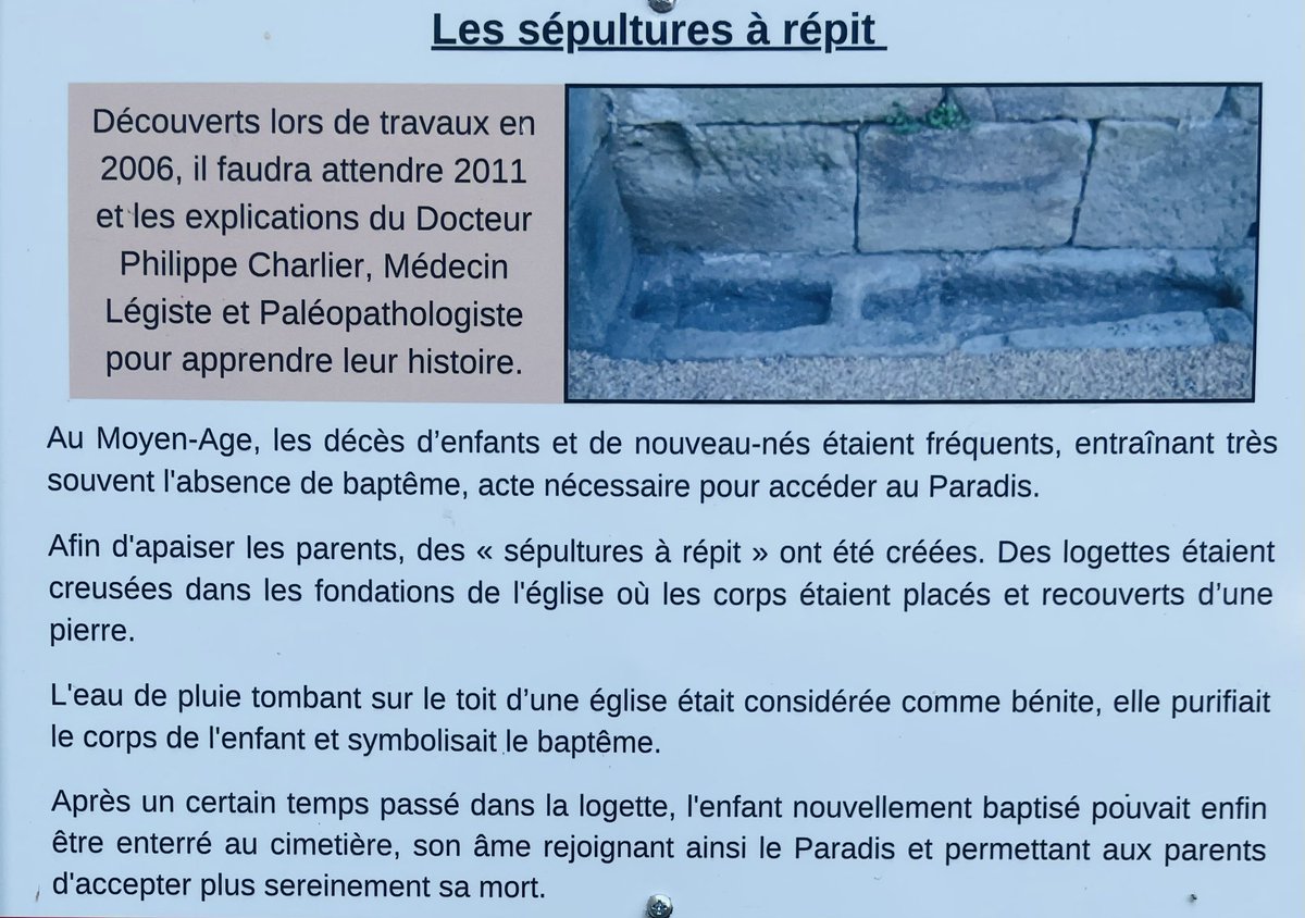Mp97440's tweet photo. Au pied de l’église, des cavités creusées ds la roche pr accueillir les corps ds nouveaux-nés décédés sans baptême. L’eau de pluie ruisselant de l’église tombait sur ces corps assurant un palliatif au baptême et apaisant l’angoisse de parents…
On parle de vous @doctroptard … https://t.co/2YtBtsQtNG
