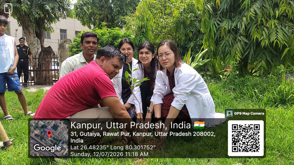 j_kanpur's tweet photo. आज दिनांक 12-07-2026 को जे0 के0 कैंसर संस्थान,कानपुर में "वृक्षारोपण महायज्ञ 2026- उठो बढ़ो हाथ मिलाओ एक पेड़ मां के नाम लगाओ" कार्यक्रम के अंतर्गत संस्थान के निदेशक महोदय डॉ एस० एन० प्रसाद के साथ समस्त अधिकारियों एवं कर्मचारियों ने वृक्षारोपण किया https://t.co/EFELAXFi66
