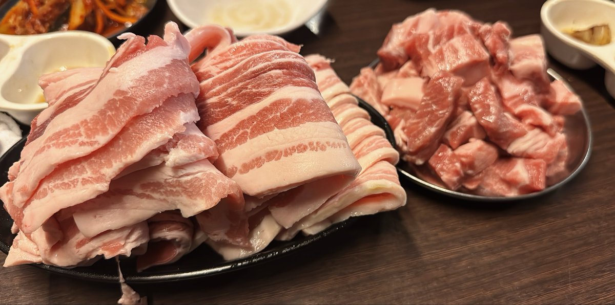 gu3_'s tweet photo. サムギョプサル！食べ放題(*^^*) https://t.co/SnhzBFAYmv