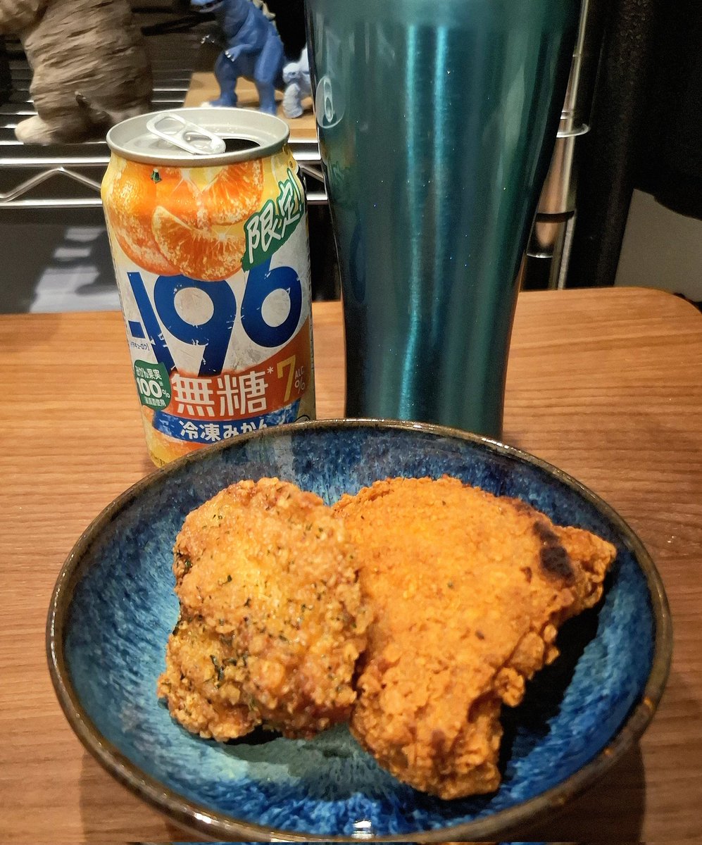 konosakewoomaen's tweet photo. ケンタの新作とイチキューロクの新作を悉く味わう休日

やはりケンタのレッドホットチキンは最高

柑橘鶏竜田バーガーもお見事

酒は一瞬で蒸発した

#イチキューロク無糖
#無糖とは https://t.co/elXnuLC0Di