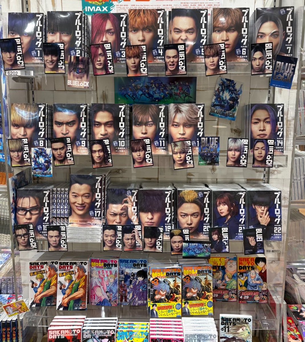 mik09181's tweet photo. 昨日うちの兄から13巻無かったって送られてきた… 何で13巻は人気なの？って聞かれたんだけどw LUNÉの購買力が強いから？ 
とにかく私と👧が好きなコで今度映画に初出演するんだよって説明しておいた😌
地元にもLUNÉいるんだ♡ 嬉しい

#andTEAM_K
#ブルーロック https://t.co/2dAGyFJeIQ