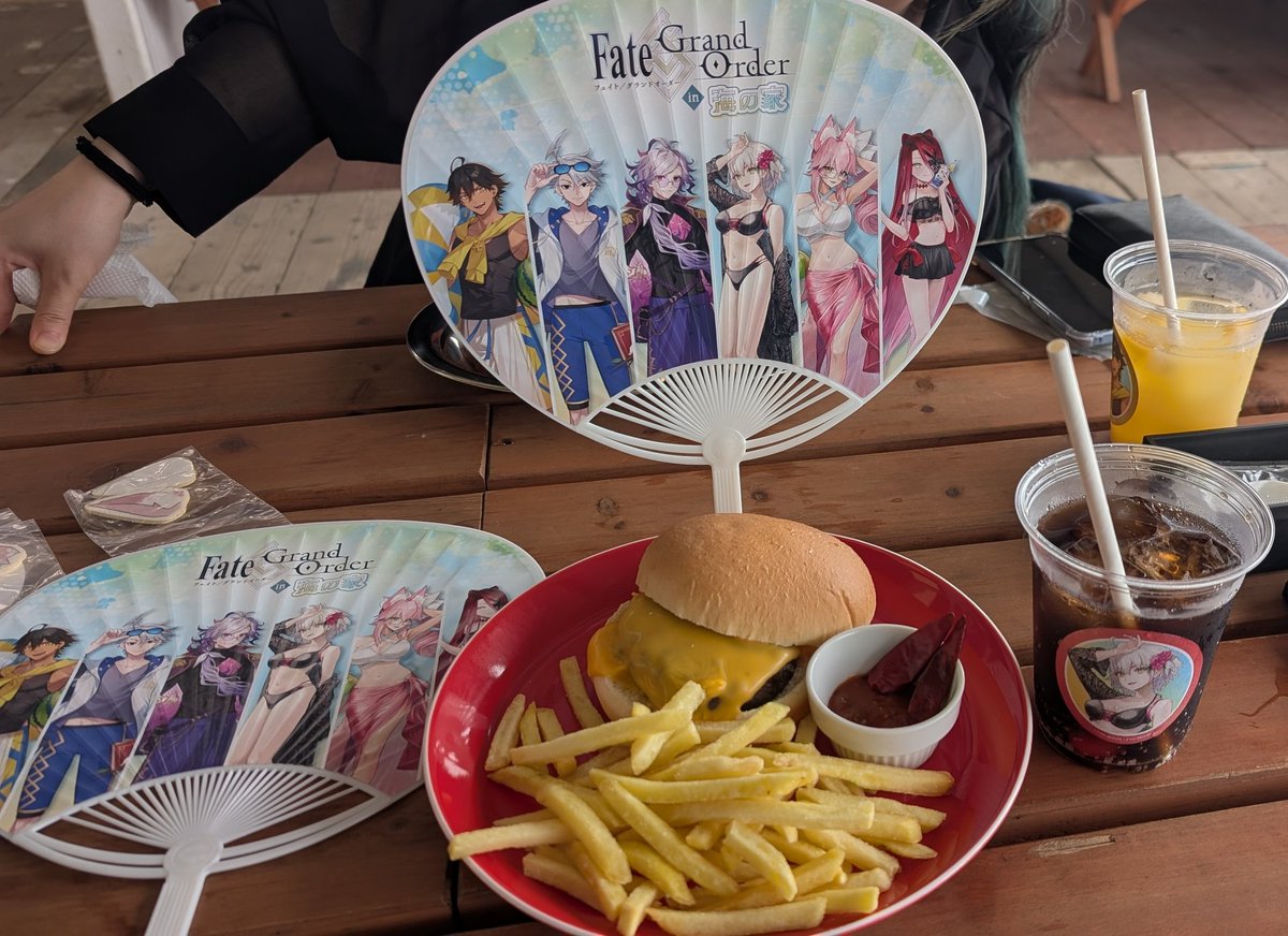 kitakitago5's tweet photo. 海！

江の島でFGOコラボカフェ https://t.co/ml0nIi9Dit