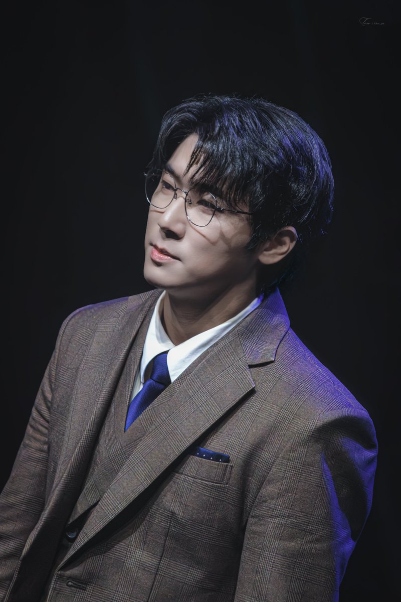 TESS_pic's tweet photo. 260711 밤 사의찬미 커튼콜

김우진 | #이진혁 배우님

우린 새로운 세상으로 갈 거야. 준비됐어? https://t.co/Hs2jRSIbVw