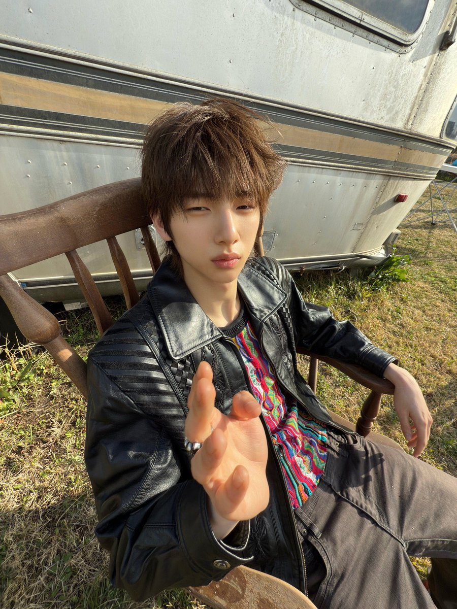 juhoontwt's tweet photo. juhoon’s prettiest look for acai actually https://t.co/jgxY1uJXDx