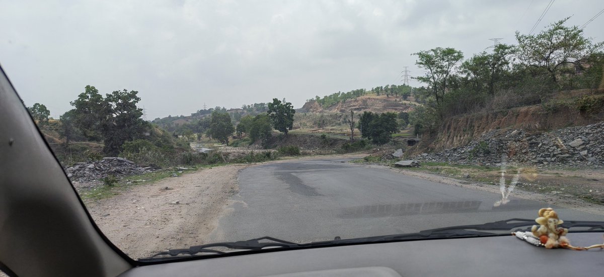 jeetchandel1's tweet photo. @CMMadhyaPradesh this is Sidhi Singrauli marg to Waidhan such horrible situation of raod and life stuck in jam waste of fuel also @PMOIndia what you are doing https://t.co/NWkMlU8EPn