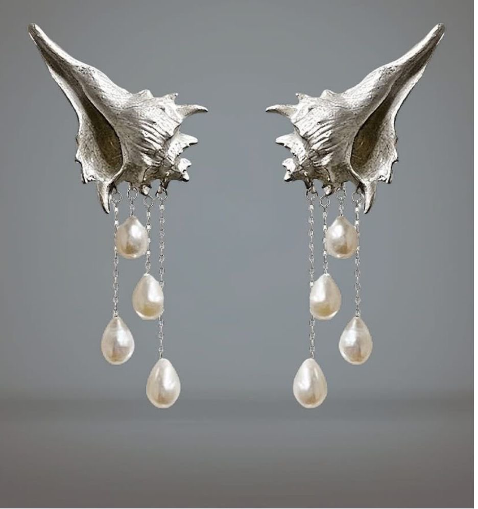 _littlegroves's tweet photo. siren tear earrings https://t.co/1unwgoljBq
