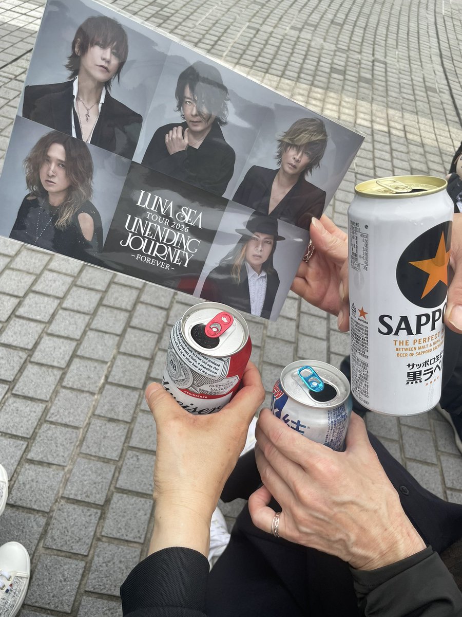 1324Riru2's tweet photo. 今夜は仲間と楽しみます(๑•̀ㅂ•́)و

#UNENDINGJOURNEY 
#LUNASEA
#横浜 https://t.co/ACy3DiJKh5