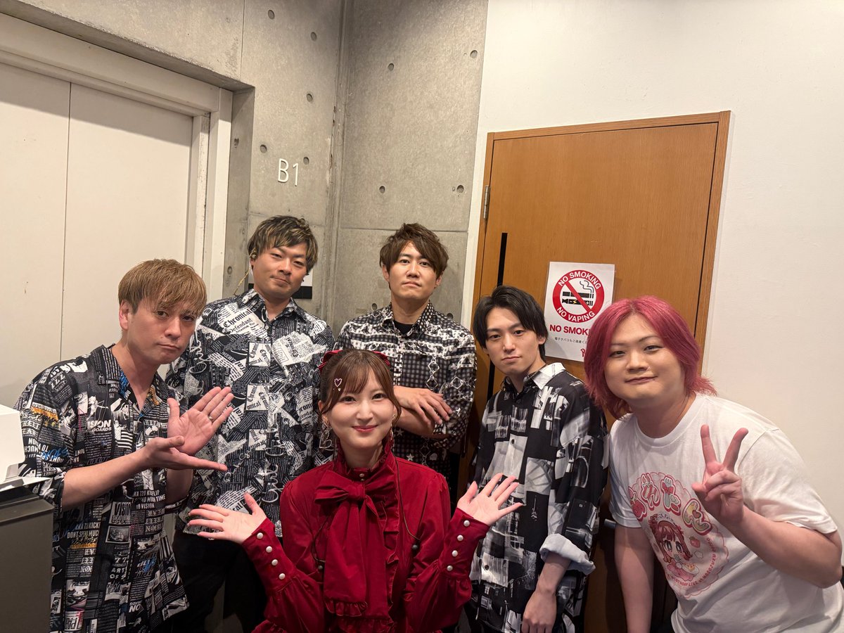 _ayaka_nanase's tweet photo. 昨日は改めて #あやたん 🎂🍓
ご来場ありがとうございました！

素敵な演奏をしてくださった豪華バンドメンバーの皆さんと૮ . ̫ . ა📸🎸🥁🎹

Keyboard：吉田 蒼さん
Bass：蛇石 徹さん
Drums：井上 順乃介さん
Guitar：MASARUさん
Manipulator：elさん

皆さんのおかげで最高のライブになりました〜‼️ https://t.co/g0RTlvbgOt