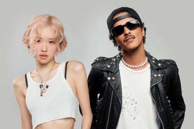 _Kpop_Stats_'s tweet photo. “APT.” by #ROSÉ and Bruno Mars rises on the Top 200 Global Spotify Daily Chart at #114 (+22) with 1.485 million streams. https://t.co/jk249wZmk3