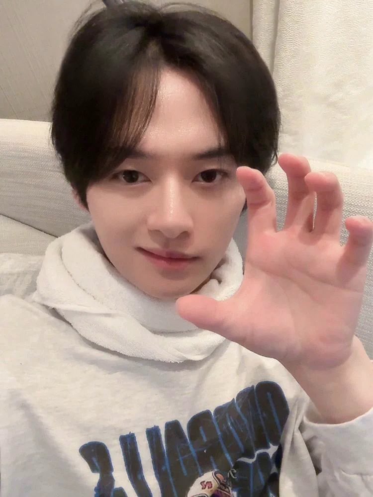 doolsetnita's tweet photo. —— Bloqueado 2da pt : #minsung #AuMinsung #miniAu 

Mnh nunca tuvo novia. Ahora intenta con Jsng… y empezó con el peor DM del mundo. https://t.co/2PvWT6i6js