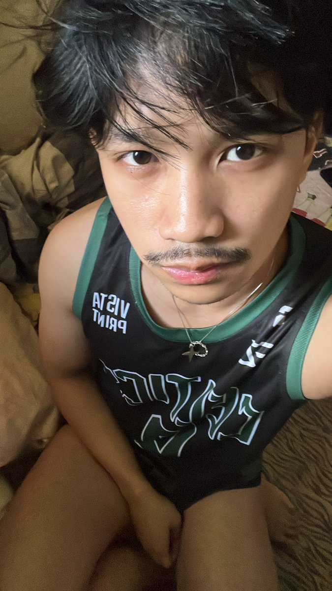 pritiboim's tweet photo. Bro baru membeli baju baru* https://t.co/IjAFbv2gTt