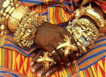 United_Africanz's tweet photo. African Kings don't wear gold stolen from other continents; they own the gold they wear. Never forget that Africa doesn't need the world. The world needs Africa 🌍 https://t.co/4ZKkL37qFO