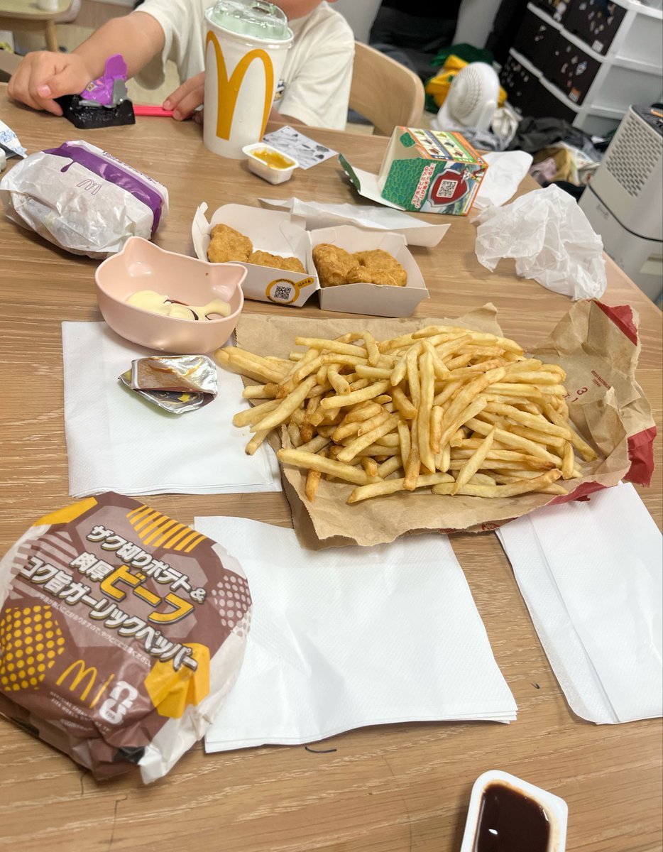 _HHH_mama's tweet photo. 久しぶりにマック🍔 🍟 https://t.co/PpCgU02W4e