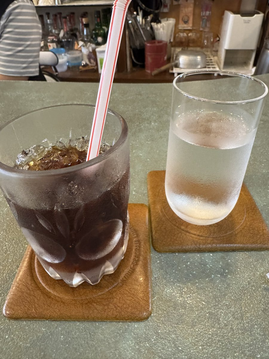 akekeZX10R's tweet photo. 今日は朝早く起きれなかったので、峠は諦めて大洗にお酒を買いに。

ヴィンテージクラブむらいさんでいつもの「来福愛山」を購入。アイスコーヒーを頂き色々なお話をしていたら、港に自衛隊が来ていると聞いて見学。

現役艦は迫力があります!

遅起きも三文の徳ありますね。 https://t.co/om9gz3jKIo