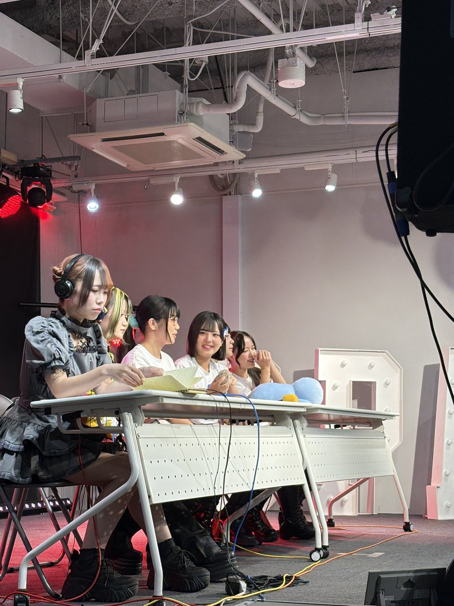 akirotas's tweet photo. FMぱるるん MEET ME MAGIC公開収録。
曲がかかっている間の盛り上がり方のクセが強い！笑
来られなかった方は、レミトメンバーがどんな曲をセレクトしたのかオンエアをお楽しみに☺️
お越しくださった方、オンエア(7/17･24)を聴くまでが公開収録ですよ！
#MMM762 https://t.co/cESexEycvP