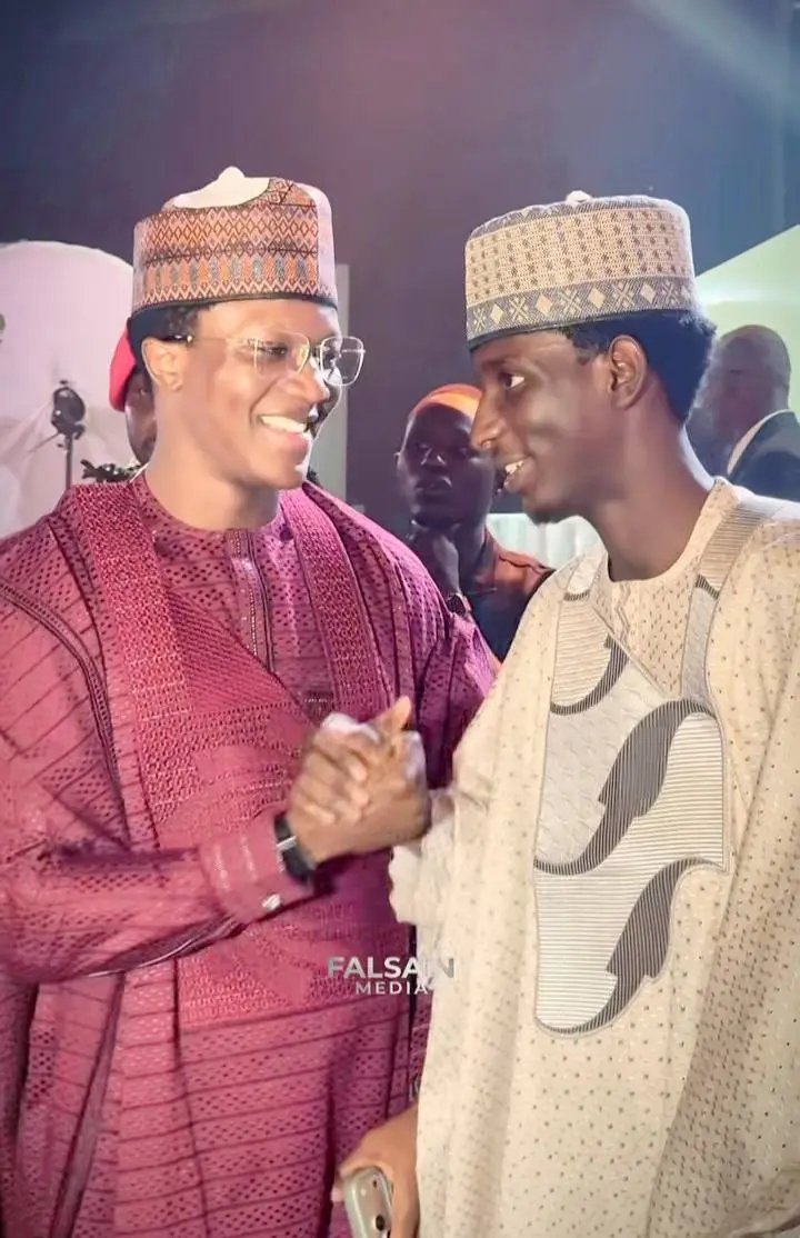 Ustazsufee_1's tweet photo. Money like water! 🤑 Yesterday, AhmedXm surprised Yahya_Crypto with a $10,000 wedding dinner gift. That's approximately ₦14 million!
@ahmedxm01 @YahayaCrypto https://t.co/z2OHTWRAth