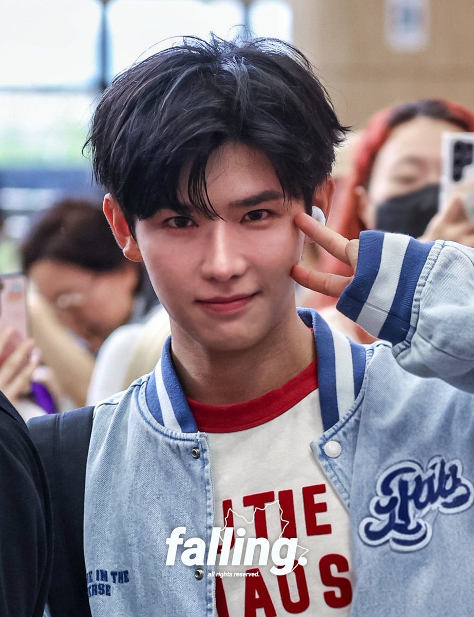 fallingintoyi's tweet photo. 260711 출국 

오늘도 환한 미소 고마워. 늘 행복하자, 이첸. 🤍 

 #이첸 #YICHEN #イチェン #亦辰 #MODYSSEY #모디세이 https://t.co/qYp4fInog0