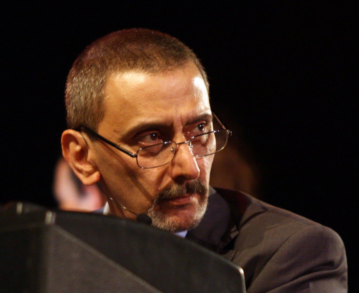 fathibakrr's tweet photo. الله يرحمك يا زياد…
شو هالأيام…
وشو هالعالم…
وشو هالعمر…
اللي كل ما ركضنا وراه…
طلع… 
بلا ولا شي https://t.co/hpCapOqAB6