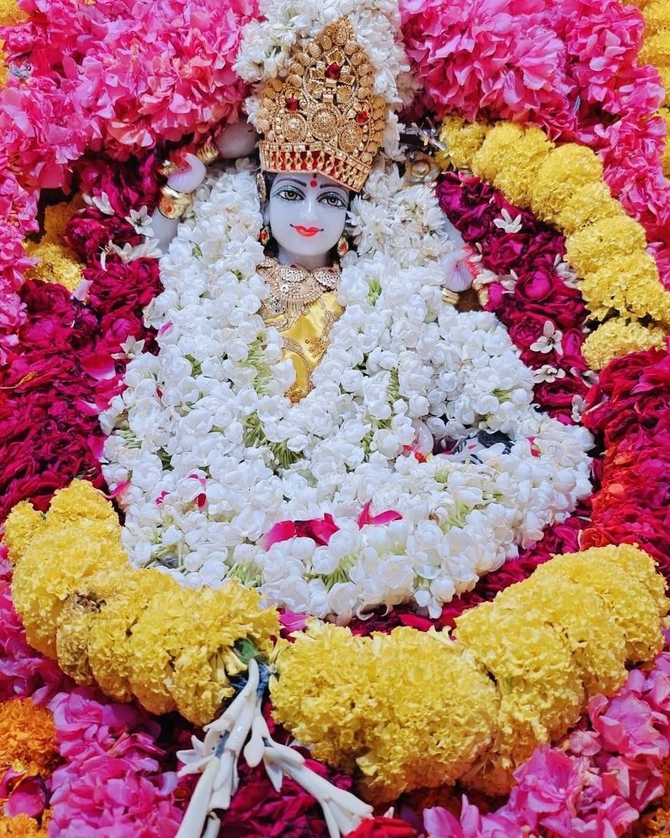 baglamukhipuja's tweet photo. माँ बगलामुखी के पावन चरणों में नमन। उनकी कृपा से जीवन में सुख, शांति, समृद्धि और सफलता का प्रकाश सदैव बना रहे। माँ सभी भक्तों की मनोकामनाएँ पूर्ण करें। 🙏🌼💛 https://t.co/RS2aYnAThN