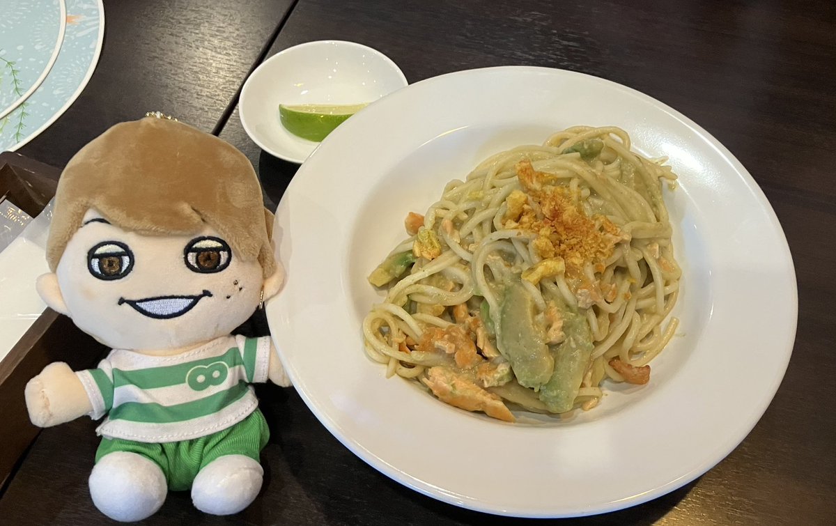 Uipmama's tweet photo. 皆様ライブ楽しんでますかー🤩
とりあえずやっと昼ごはん😂
めっちゃ店混んだー😅(自分呼び込みしかしてない🫣店内手伝ってない😓ｽﾐﾏｾﾝ)
フェス終わりまで休憩·····。 https://t.co/OIdRjh9dzG