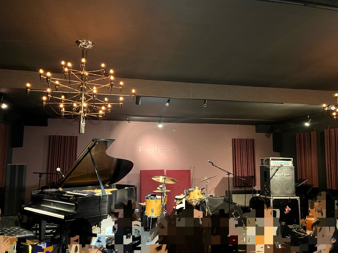 funfunmsc's tweet photo. H ZETTRIO Jazz Club Tour 2026 – Movin’ On 関東編 - @ Fellows 20260704

謎タイトル曲 ♫ヌ お初に(解説聞いても“ヌ”ってなんだと思っちゃうww) ♫Beautiful Flight 先週すごいと思ったのにゼトさんソロご進化してると感じたすごすごな演奏🎶会場インテリアはマスターのDIYだそうオシャレでした🐴 https://t.co/4Bz6ZZaNAt