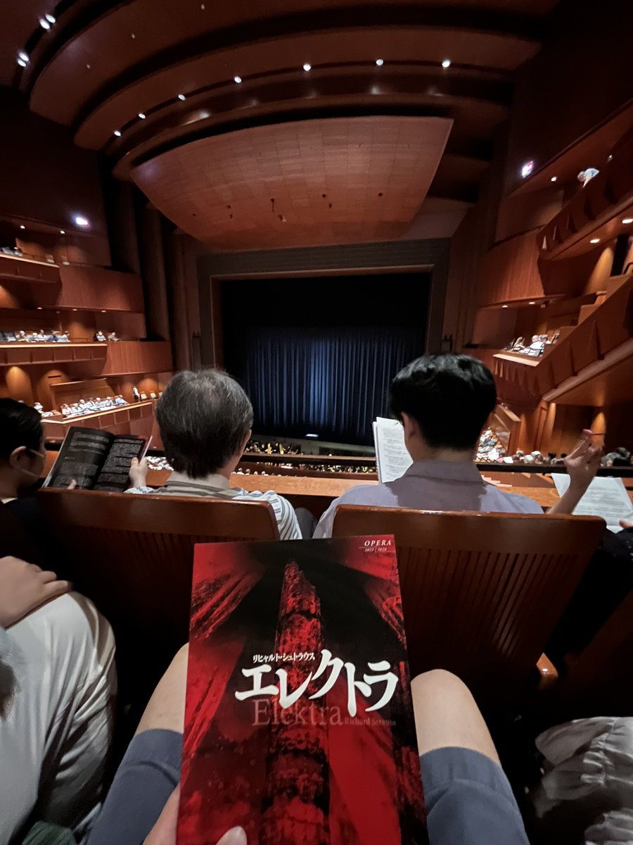 njika_K's tweet photo. 千秋楽観てきた
出ずっぱりエレクトラは言わずもがな、
この難曲に対して東フィルの上手さと、そんなオケも軽く凌駕する妹役の歌唱力の高さにびっくりした………凄すぎる演奏……… https://t.co/F4ndUiUQDN