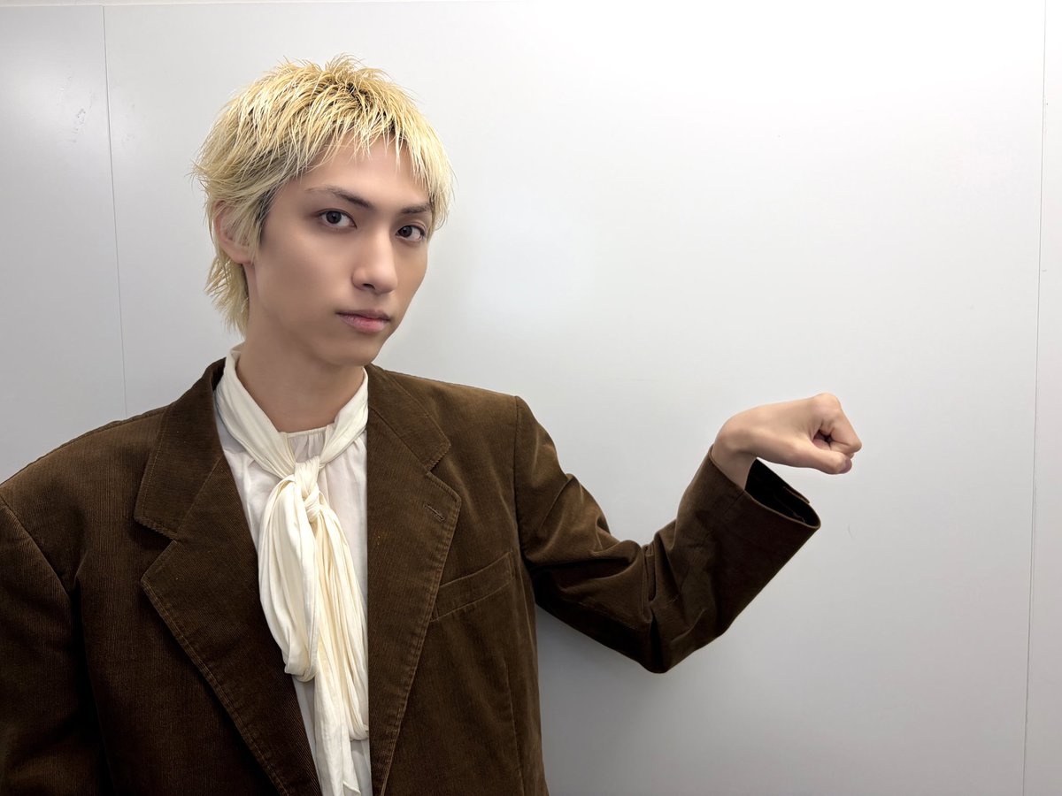 Supdra_staff's tweet photo. ／
Major 6th Single「Call Me Asap / NUMBER」
楽天ブックス限定イベント@東京会場
＼

🔹 ［2ショット撮影会］
メンバーのポーズはこちら！

毅：ごっついポーズ
洸希：ｶﾜｲｸﾅﾛｳポーズ
彪馬：ﾖｼﾖｼｼﾃｱｹﾞﾙﾈポーズ
楽：お手おかわりポーズ

⚠️ お客さまのポーズは指定ございません。
⚠️ 撮影の際は、顔・体ともに正面をお向きください。

🔗 追加販売 詳細
https://t.co/9xRzTnHuxL

#SD_6thSG
#スパドラ #SUPERDRAGON