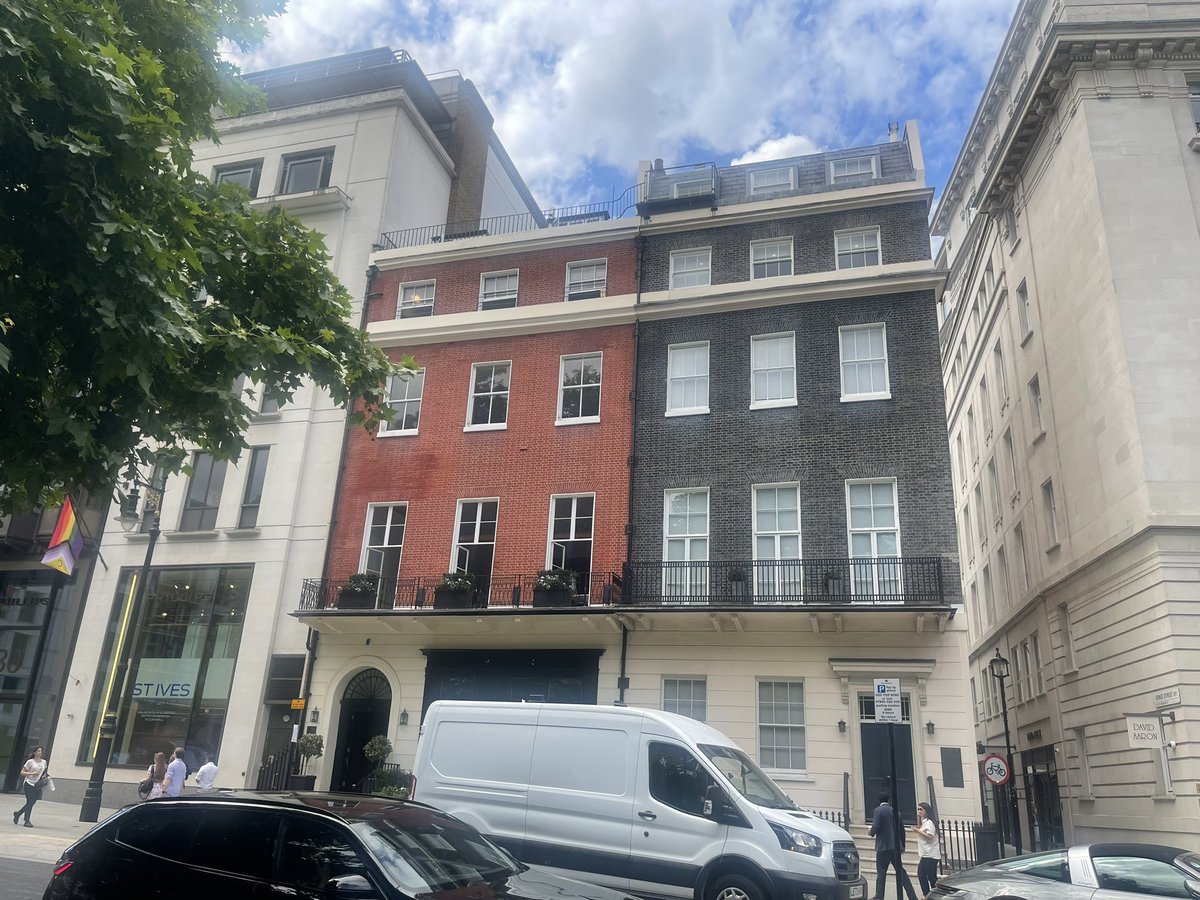 illusioneax's tweet photo. Mortons Private Club Berkeley Square Willkommen Bienvenue Welcome https://t.co/s0bVwB5UsJ oh what fun we had @PoopsnoopEditor #mortons #mayfair #simondrummondbrady https://t.co/xuY2jKEryB