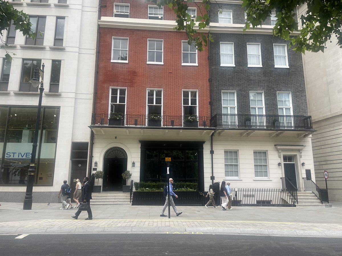 illusioneax's tweet photo. Mortons Private Club Berkeley Square Willkommen Bienvenue Welcome https://t.co/s0bVwB5UsJ oh what fun we had @PoopsnoopEditor #mortons #mayfair #simondrummondbrady https://t.co/xuY2jKEryB