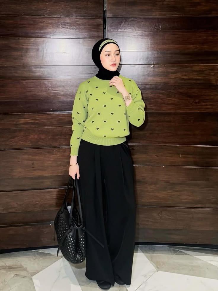 kaaaayld's tweet photo. GUYSS AKU MAU NGRACUNIN OUTFIT IJO IJO YANG CUTE INI ‼️ 😜 siapa coba yg gasuka sma warna yg gonjreng ky ginii 🫣
🛒 : Baju https://t.co/f8OyktPoIp
🛒 : Celana https://t.co/NshrxH6cEg https://t.co/Titm8qUDRi