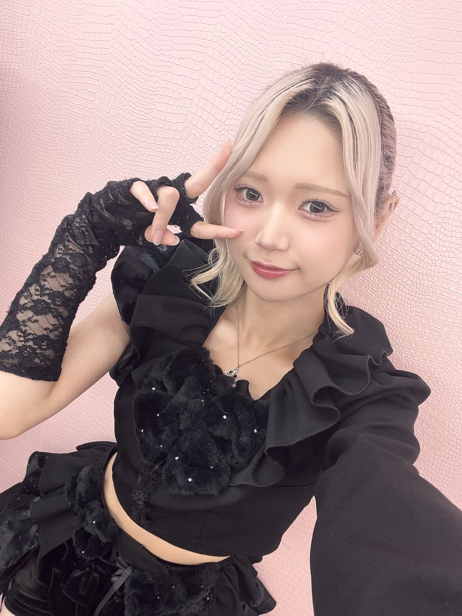 nemu_tizi's tweet photo. 上野AL-TEMAさんにて、ライブありがとうございましたー！！
ご新規さんたくさんいて嬉しかったー！また遊びに来てねー💓
センター分けでライブしたの初めて！！
どうー？💭💭 https://t.co/vYBX3tXBxA