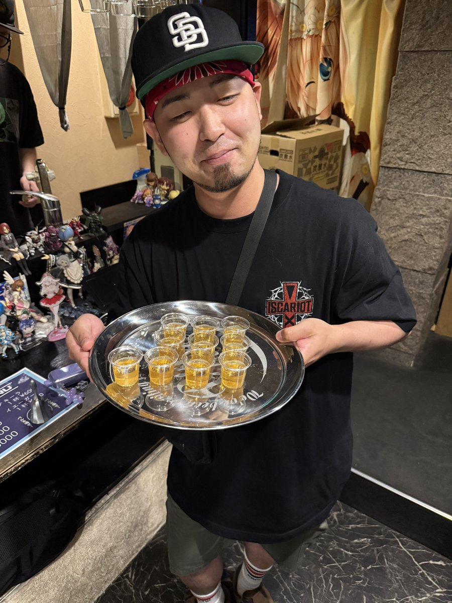 Ratrap_tommy's tweet photo. 誕生日プレゼントに10杯飲んでもらった
喜んでる！#タイマニ https://t.co/4eaVoqPcuV