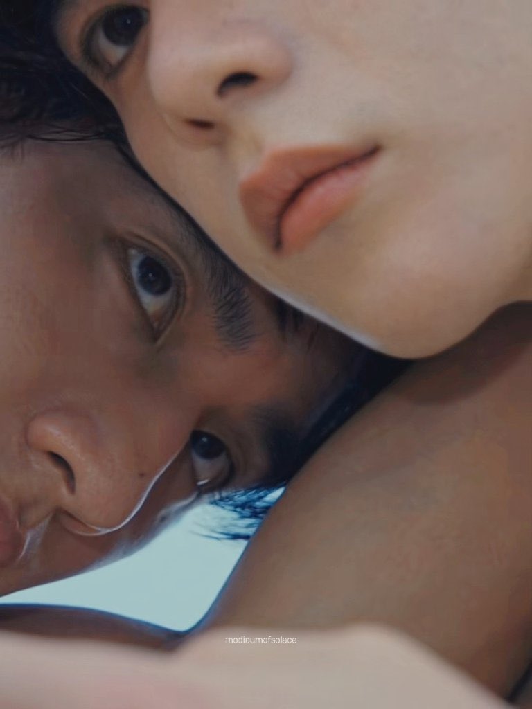 pink_urheart's tweet photo. Omg🌝Guyyyysss this magazine is on another level🥹I’ve never seen a magazine that hot before!❤️‍🔥🔥
🧡🌻🥹🌚❤️‍🔥

#AydenSng #LuSiTong #aylio #政瞳 https://t.co/JUlPm6Z3Hu