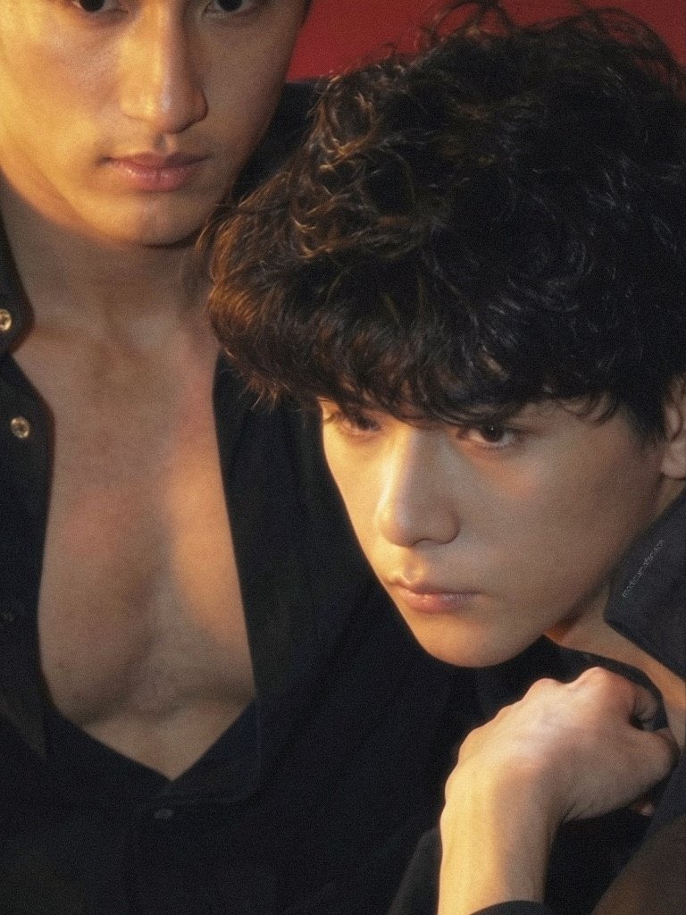 pink_urheart's tweet photo. Omg🌝Guyyyysss this magazine is on another level🥹I’ve never seen a magazine that hot before!❤️‍🔥🔥
🧡🌻🥹🌚❤️‍🔥

#AydenSng #LuSiTong #aylio #政瞳 https://t.co/JUlPm6Z3Hu