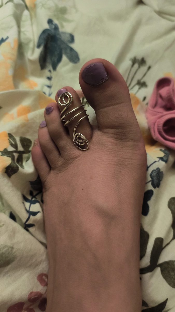 QueenMisandre's tweet photo. Ta dignité à mon gros orteil salope 

#Findom #Moneyslave #Paypig https://t.co/djqPHjXdg6