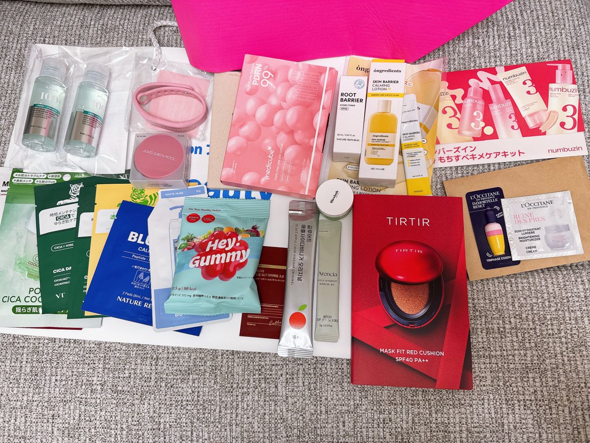 StraberryR's tweet photo. 昨日のおさんぽ🫧

🌟amazon k-beauty
　▶︎13:30〜だったけど14:00に入れた！
ブースのほとんどの列が一時中断で
とりあえずスタンプだけ集めた。

🌟ロクシタン
　▶︎ジュース美味しかった🍊Amazonのあとに行ったからより癒される空間だった◎

🌟アットコスメ
　▶︎予約なしだったけど入れた！ https://t.co/vYuz8CdxKb