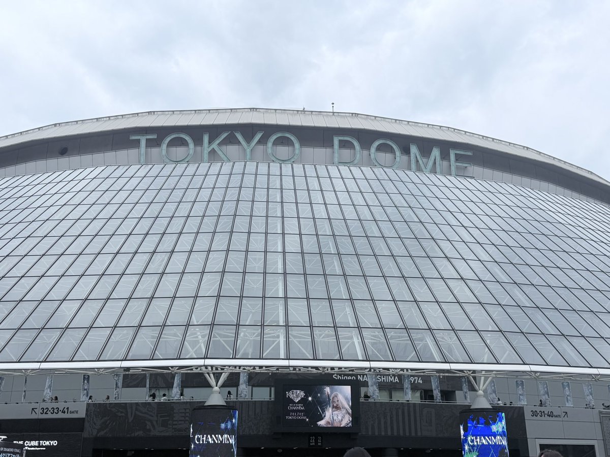 mametesque's tweet photo. 今日はちゃんみな「AREA OF DIAMOND FINAL」に行った
ムービングステージもフライングもステージに雨が降るのも初めて見たし知ってる曲が沢山聴けて楽しかったな

撮影OKだったので動画 https://t.co/UnQS3ZRrWy