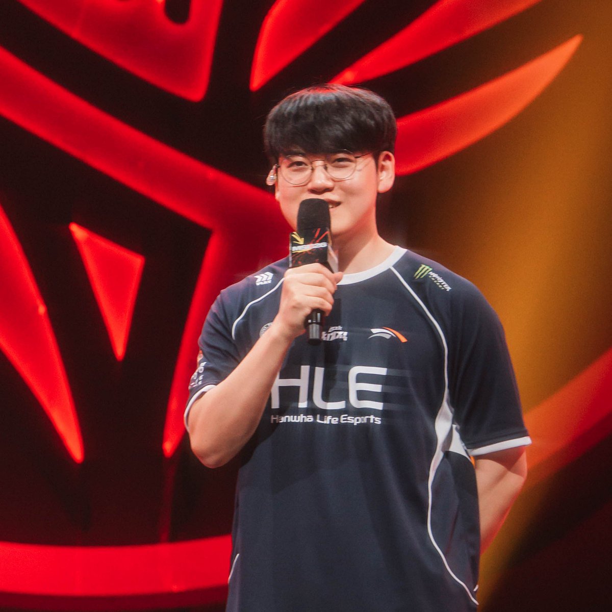 maisesportsbr's tweet photo. 🎙️ HLE Gumayusi após vencer o MSI:

"Quero agradecer a Deus por me deixar alcançar essa conquista enorme. Eu venci o Worlds três vezes, fui MVP de uma final de Worlds, mas este é meu primeiro título de MSI. Isso me faz pensar por que eu não consegui vencer no passado. Este título significa muito para mim.

Este é meu primeiro título internacional com meu novo time. Eu disse aos meus fãs que a história do Gumayusi nunca acaba e que vou precisar do mesmo apoio de sempre, então, por favor, continuem comigo."