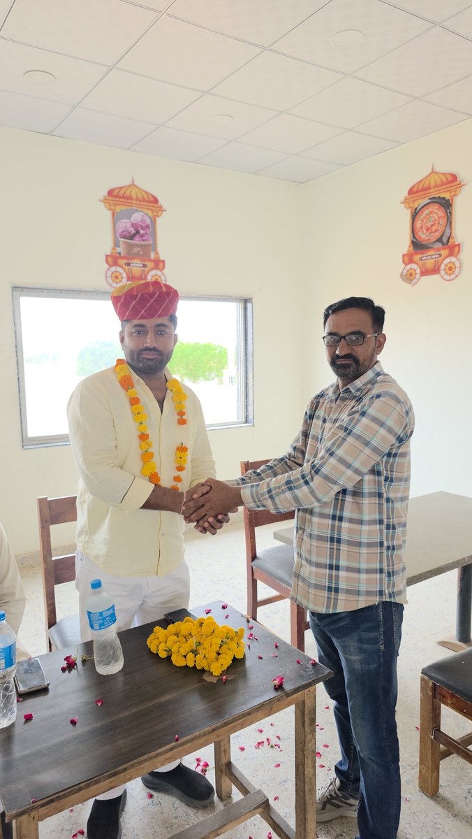 DoliThansingh's tweet photo. जनविश्वास का बढ़ता कारवां, परिवर्तन की ओर बढ़ता पचपदरा!

पचपदरा विधानसभा क्षेत्र के ग्राम सुरपुरा मेंसम्मानित वरिष्ठजनों ने राष्ट्रीय लोकतांत्रिक पार्टी के सुप्रीमो एवं नागौर सांसद श्री हनुमान जी बेनीवाल की जनहितैषी, संघर्षशील विचारधारा से प्रभावित होकर RLP की सदस्यता ग्रहण की। https://t.co/ifeJBirsQA