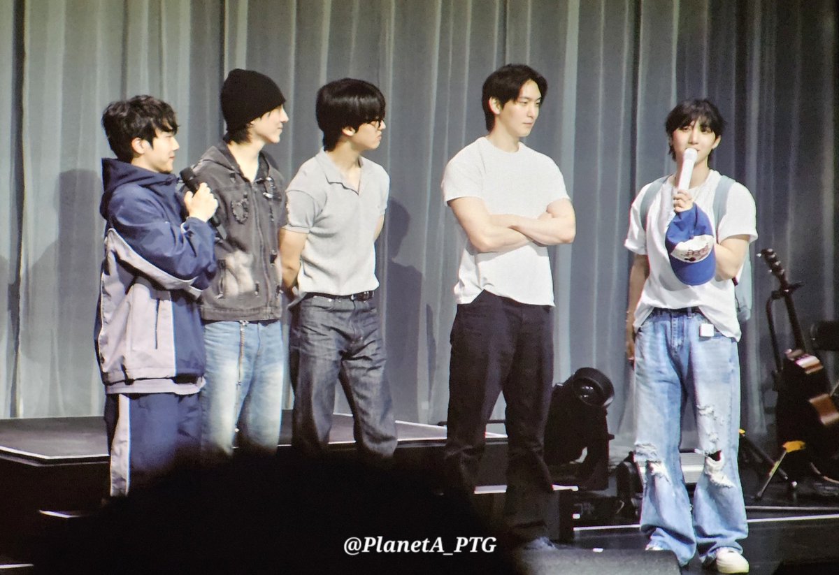 PlanetA_PTG's tweet photo. 모두가 무대에서 리더를 바라보는 미친 구도
고신원씨 자세만 보면
후이씨 또 시부야랑 신주쿠 헷갈린 거 같음 https://t.co/O4v78mdW3H