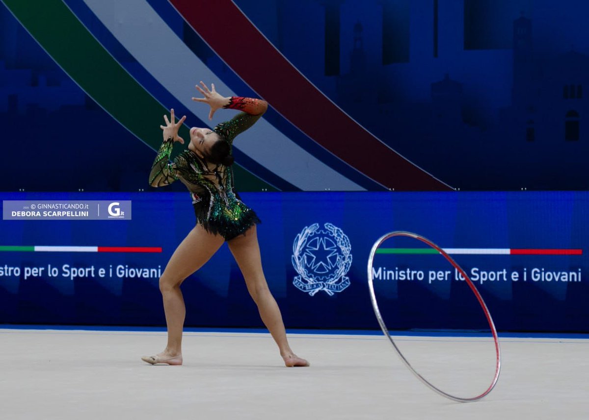 ginnasticando's tweet photo. 🥇 Ritmica, World Cup 2026 Milano: Sofia Raffaeli è oro nella prima finale, quella al cerchio!

➡️ Raffaeli esegue un'ottima esecuzione, fluida e pulita, che le vale ben 29.650 punti e la medaglia d'oro!

#italgym #WCMilan https://t.co/lDxhTRKlx5