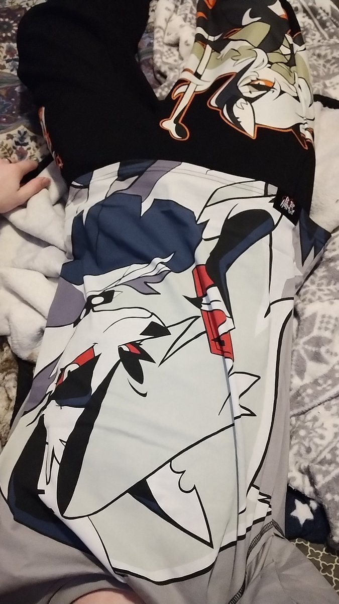 eimitsufemjinn's tweet photo. Wearing my new Loona longsleeve and joggers! The other pieces are Millie and Moxxie longsleeves, and a glow-in-the-dark Millie x Moxxie hoodie! #HelluvaBoss #HelluvaBossMerch #StylishOccult https://t.co/yBnlAr6ZHH