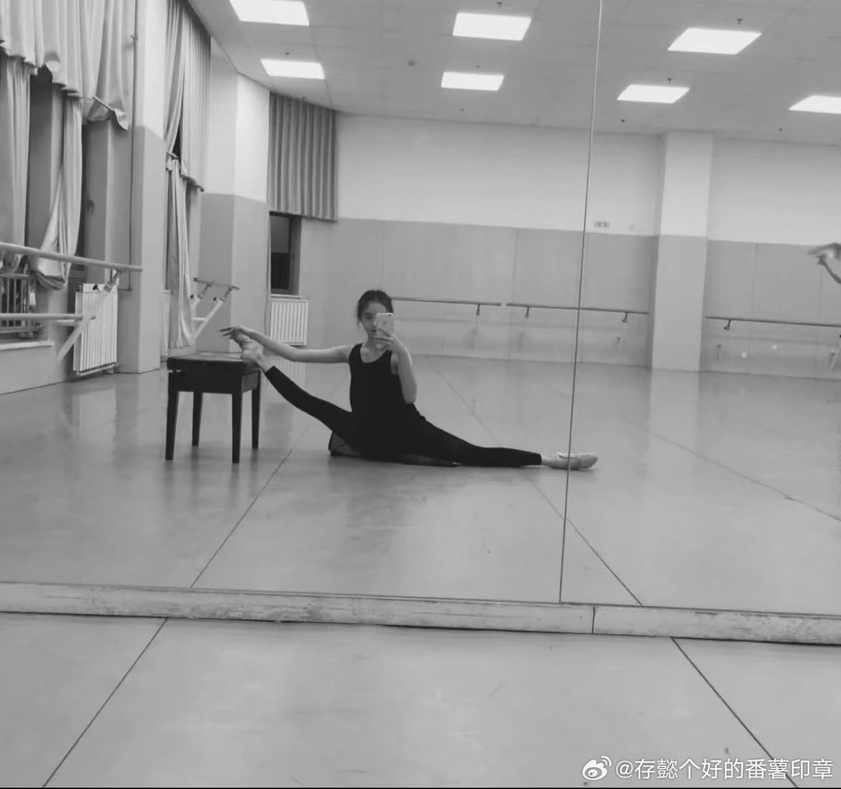 LiuHaocun_Cunzi's tweet photo. Her passion for dancing is stronger than anything else. 💃🩰🧑‍🩰
#LiuHaocun #刘浩存 https://t.co/72PoUnttRx