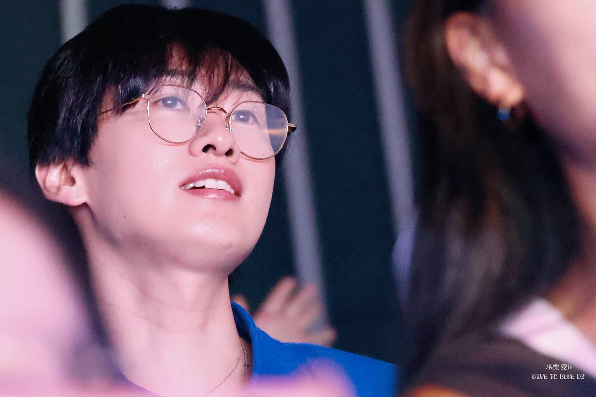 imqqqii17's tweet photo. 沉迷小兔🐰
#DIVE_TO_BLUE_D3
#SUPERJUNIOR 
#슈퍼주니어
#EUNHYUK 
#银赫 
#李赫宰 
#은혁 
#이혁재 
#ウニョク https://t.co/vqdkcL91iK