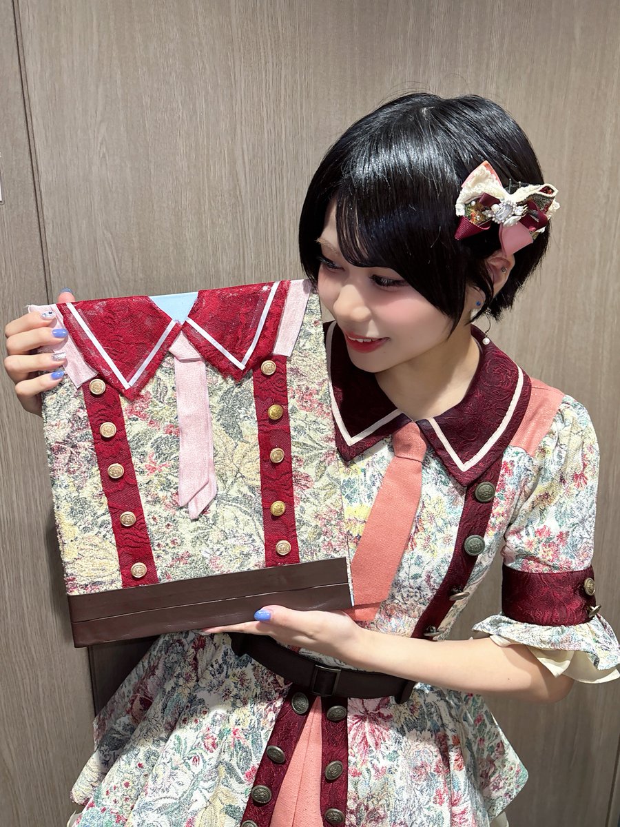 Kareai_rio's tweet photo. 生誕アルバムをいただきましたт т
ありがとうございます！愛たっぷりのメッセージ幸せです🥲じっくり読ませていただいたよ🫶🏻
ナイト衣装おそろい！凄すぎる🥹✨
応援してくださっているあなたがいるから今日もアイドルでいられているよ。
いつもありがとう！ https://t.co/PqTR7yFCQa
