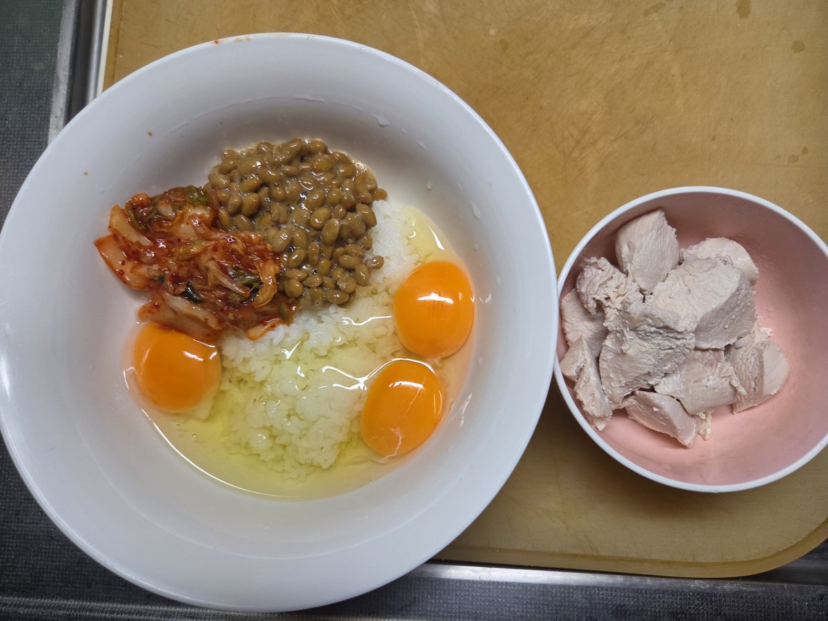 zendeikiru's tweet photo. 肩の日

米200g  卵3個　納豆1パック　鶏胸肉150g　(キムチ)
米350g  鶏胸肉350g 味噌汁
米350g　鶏胸肉350g 味噌汁

#ボディビル
#ジュラシックカップ
#減量食 #ボディメイク
#ダイエット https://t.co/jPpvDFRyUM